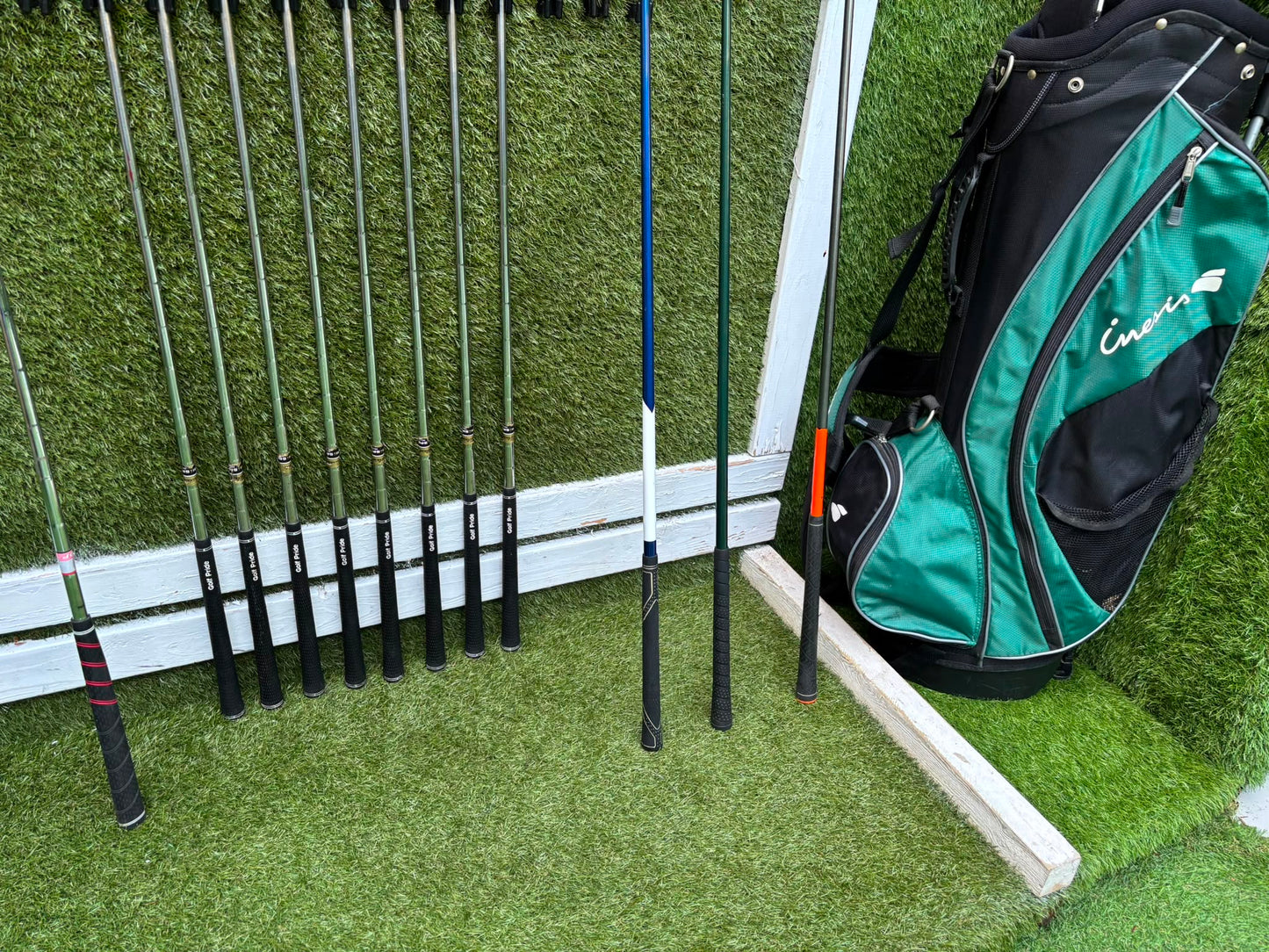Titleist DCI Irons, Titleist DCI Sand Wedge, Confidence Woods & Inesis Stand Bag