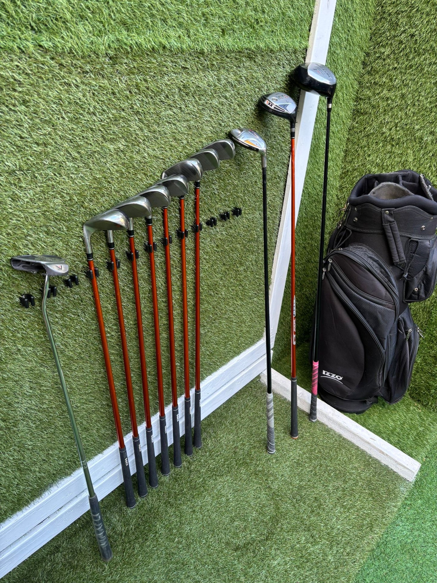 Hippo XXL Iron Set + TaylorMade r7 Rescue Hybrid + Integra Driver + Izzo Stand Bag