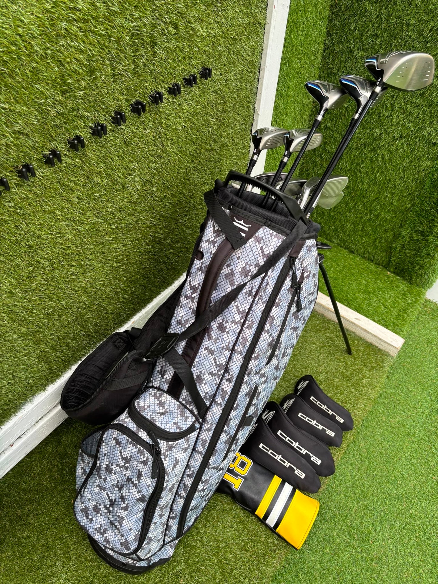 Cobra FLY-XL Complete Golf Set, Matching Woods, Hybrids, Irons & Cobra Ultralight Pro Stand Bag