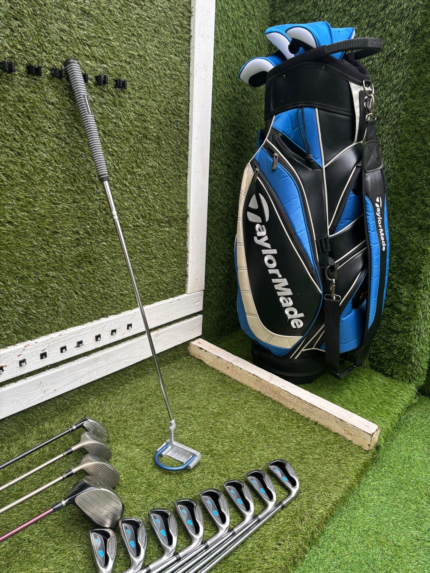 Dunlop 65i Irons + Gullwing Woods + Benross Hybrid + TaylorMade Cart Bag – 13-Club Golf Set