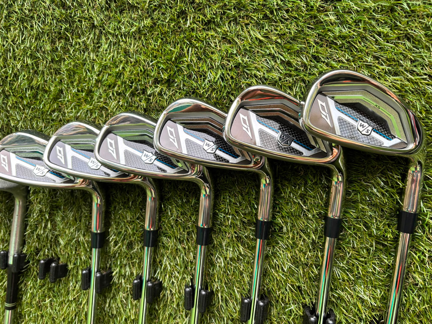 New Wilson Staff D7 Irons, Titleist Driver, Callaway Wood & Hybrid, New Wilson Infinite Putter Titleist Waterproof Cart Bag