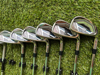 New Wilson Staff D7 Irons, Titleist Driver, Callaway Wood & Hybrid, New Wilson Infinite Putter Titleist Waterproof Cart Bag