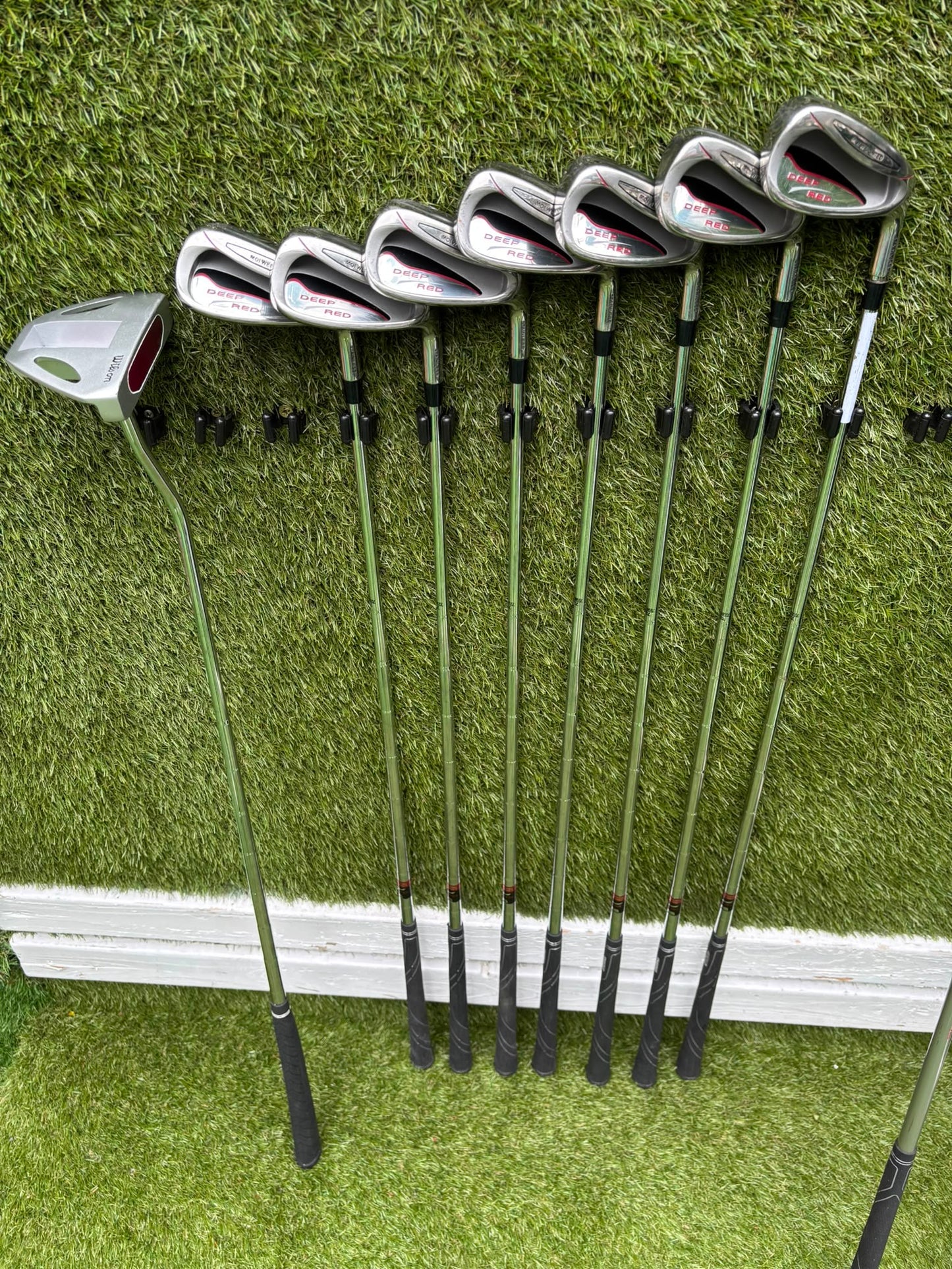 Wilson Deep Red Full Matching Golf Set (5–SW) with Titleist Stand Bag