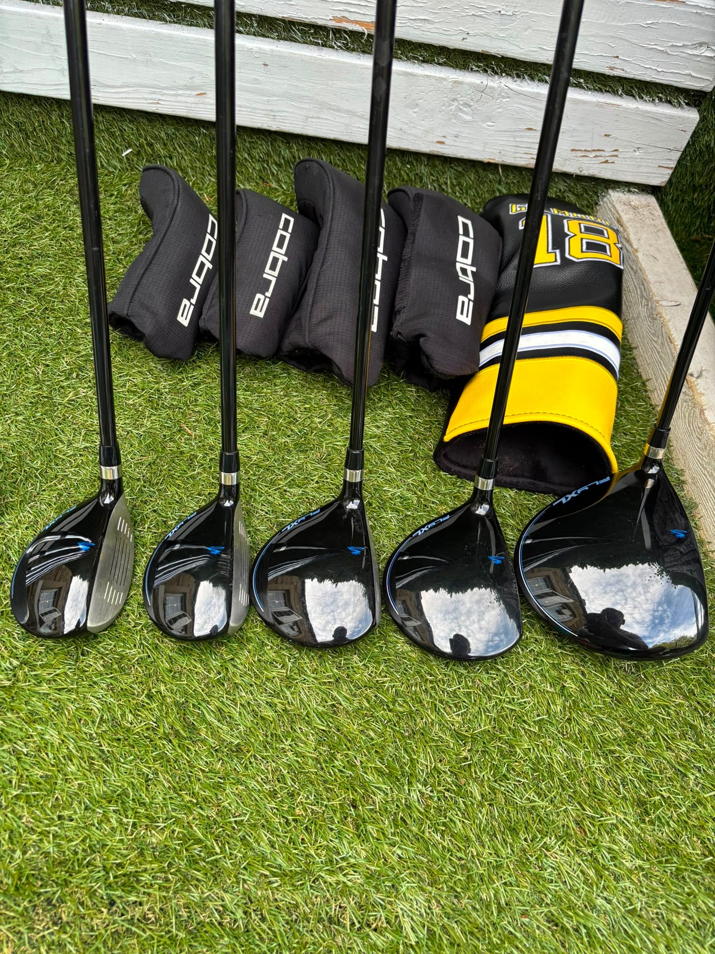 Cobra FLY-XL Complete Golf Set, Matching Woods, Hybrids, Irons & Cobra Ultralight Pro Stand Bag
