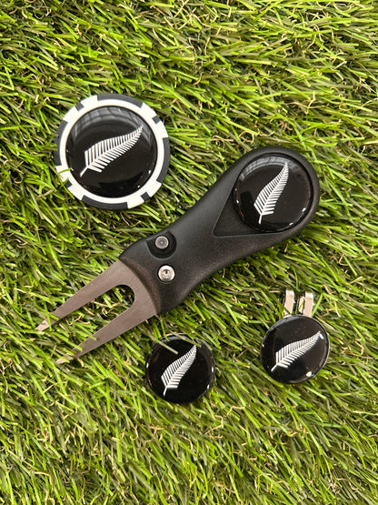 New Zealand Golf plastic Pitchfork Magnetic Hat Clip With 3 Markers And Poker chip