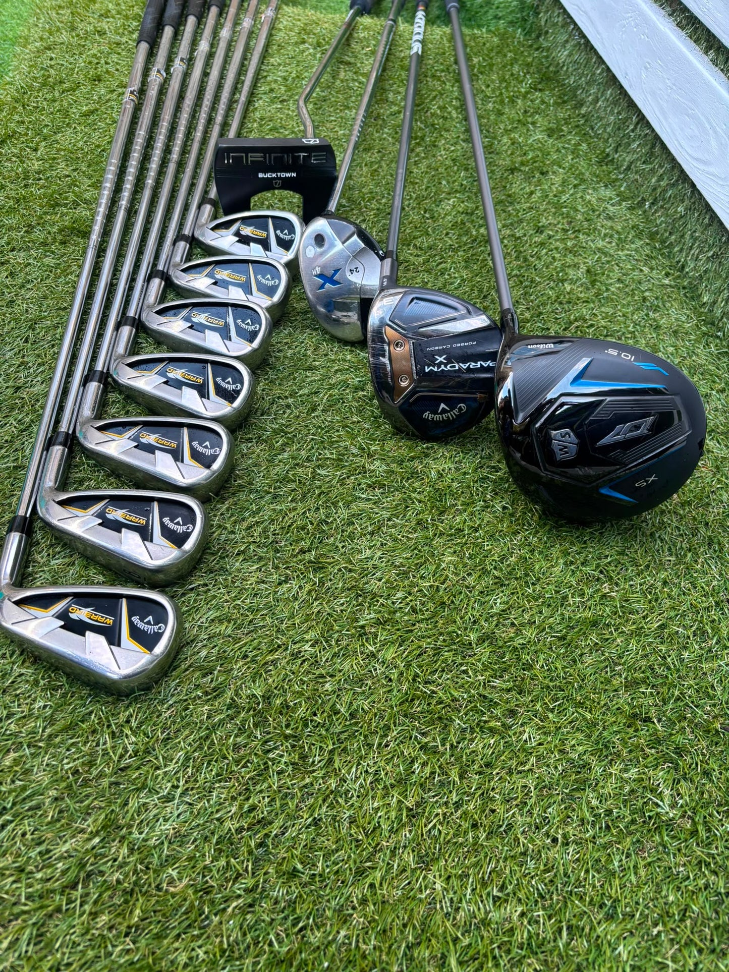 Callaway Irons, Wilson D9 Driver, Callaway Paradym X 3 Wood, Callaway X Hybrid, Wilson Infinite Putter & OUUL Premium Stand Bag