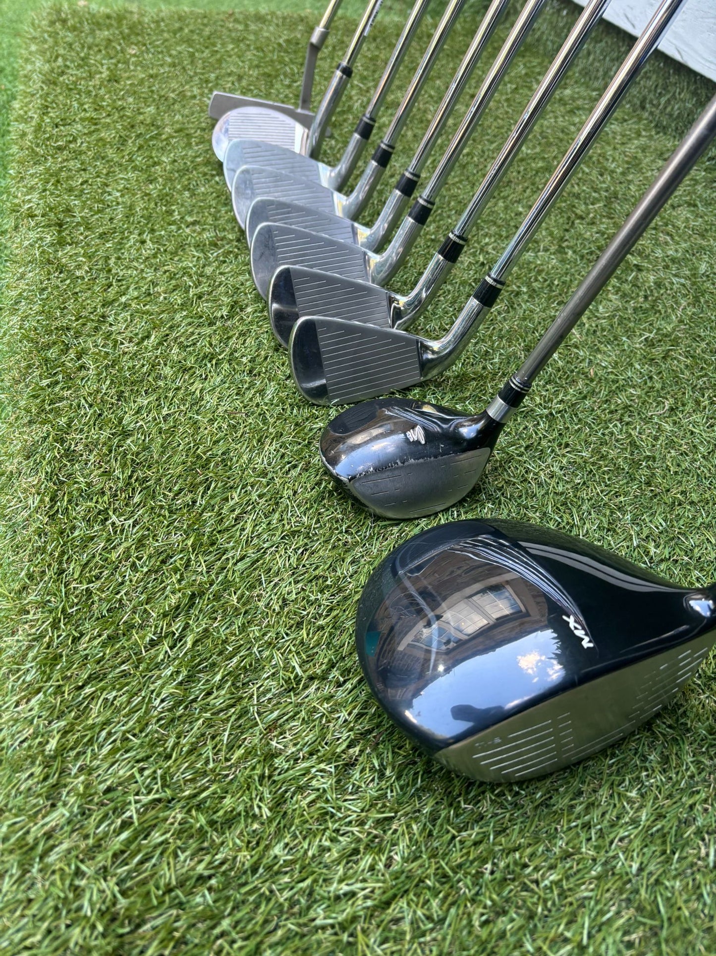 Wilson Staff Di11 Golf Set with Mizuno MX-700 Driver, Ping DSE Pengyo Putter & Cobra Stand Bag