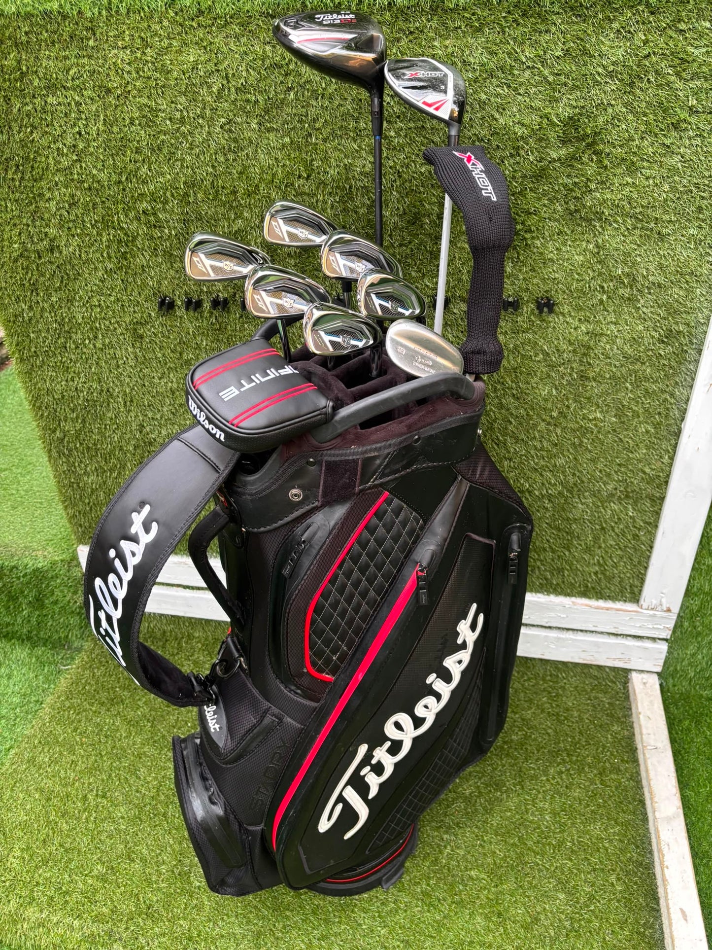 New Wilson Staff D7 Irons, Titleist Driver, Callaway Wood & Hybrid, New Wilson Infinite Putter Titleist Waterproof Cart Bag