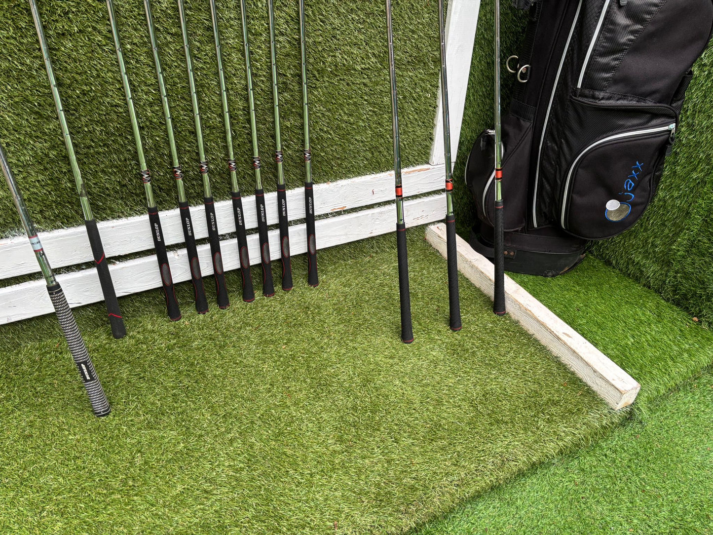 Dunlop MAX Golf Set with Matching Woods, 64° Wedge & Jaxx Stand Bag
