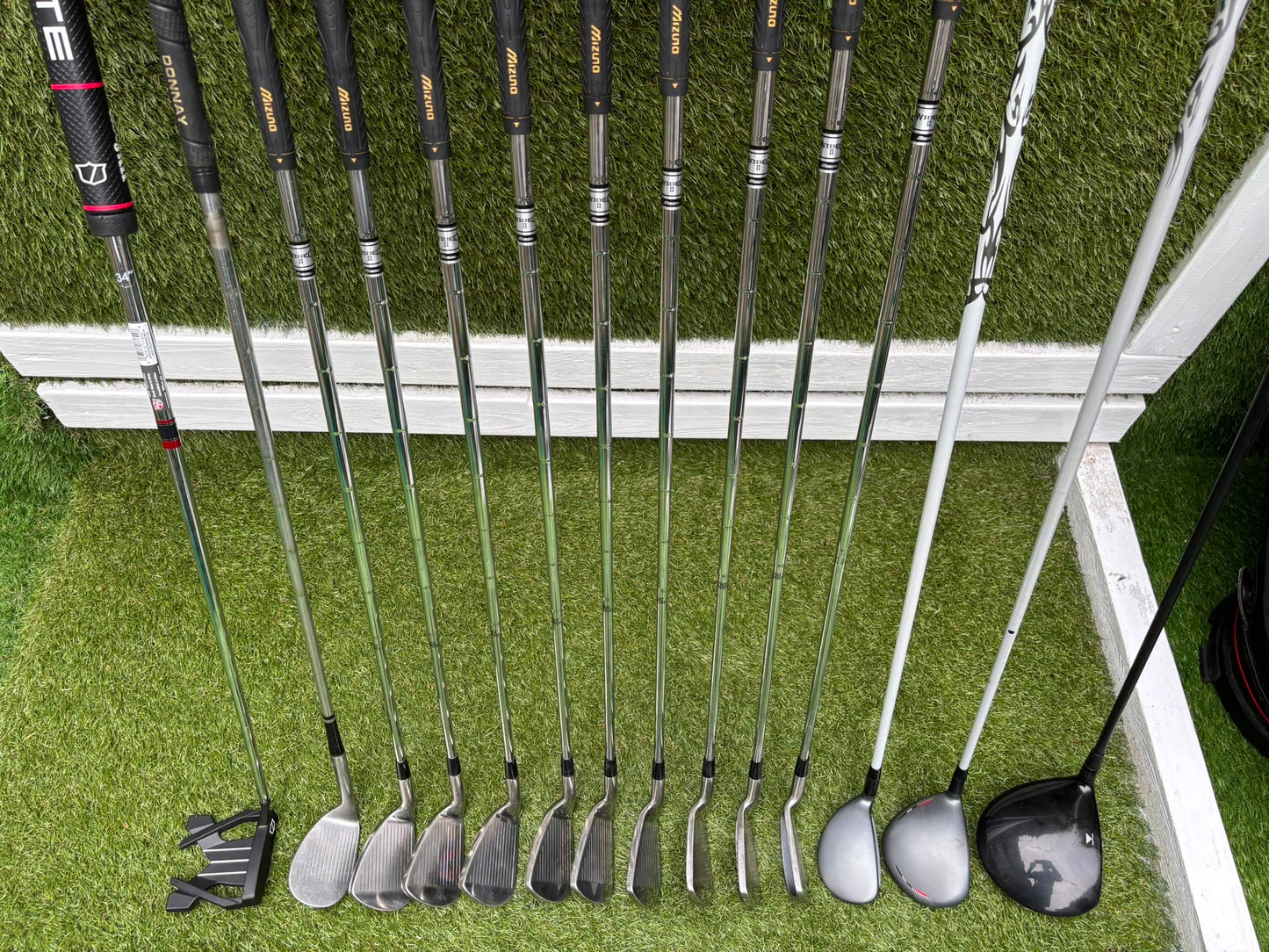 Mizuno Widec II Irons, Titleist 913 Driver, Callaway X Hot Woods, Wilson Infinite Putter & Titleist StaDry Cart Bag