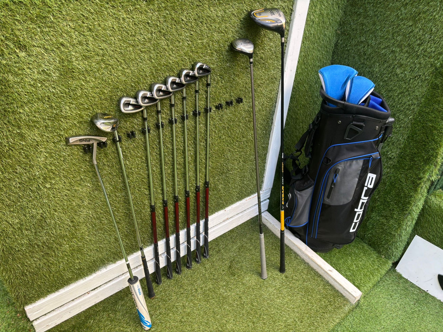 Wilson Staff Di11 Golf Set with Mizuno MX-700 Driver, Ping DSE Pengyo Putter & Cobra Stand Bag