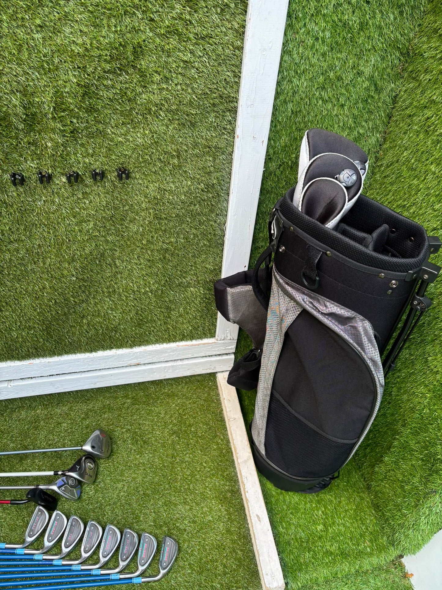 Ladies Yasuda SP-1800 Irons, Callaway Big Bertha Driver, Ping Rhapsody 7 Wood, Ben Sayers Hybrid & Stand Bag