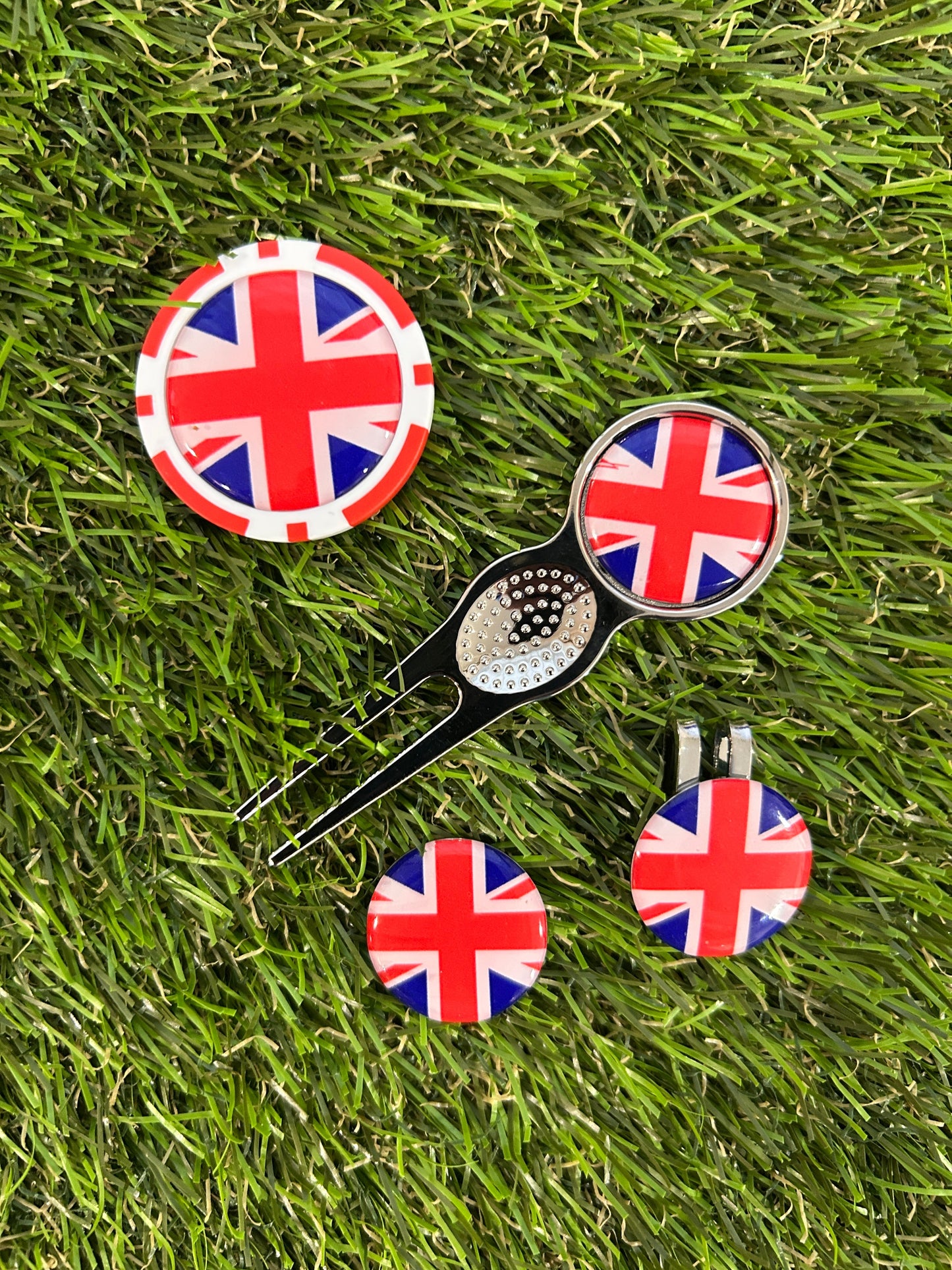 Flags of the World Traditional Pitchfork including 3 Flag markers and poker chip