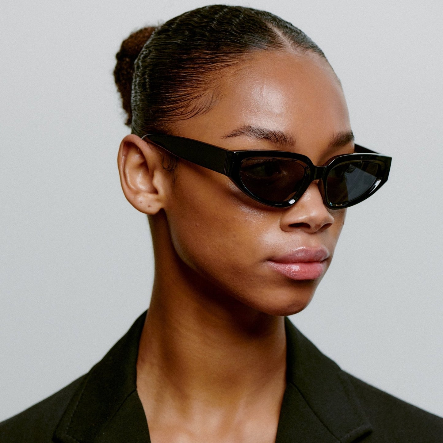 A.KJÆRBEDE ELLA Oval Cat-Eye Sunglasses l Black