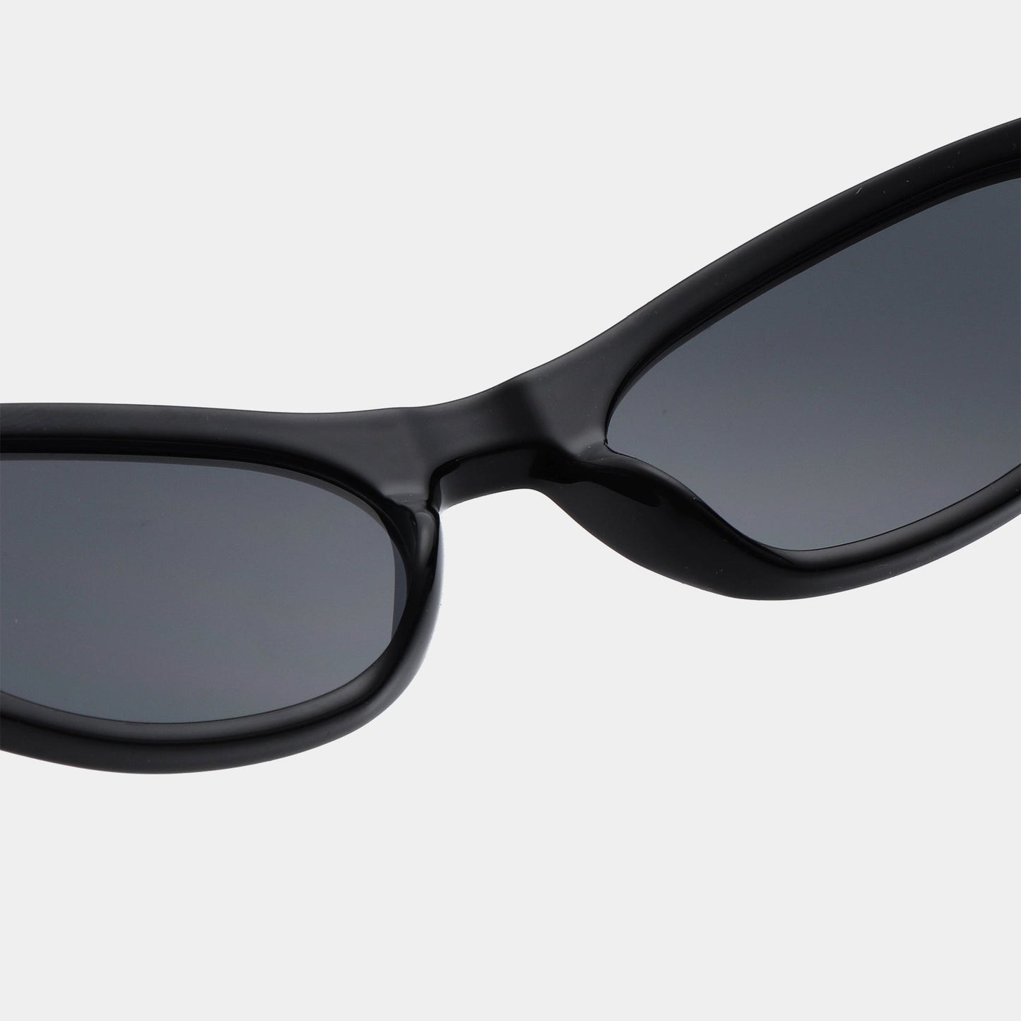 A.KJÆRBEDE GUST Sporty Cat-Eye Sunglasses l Black