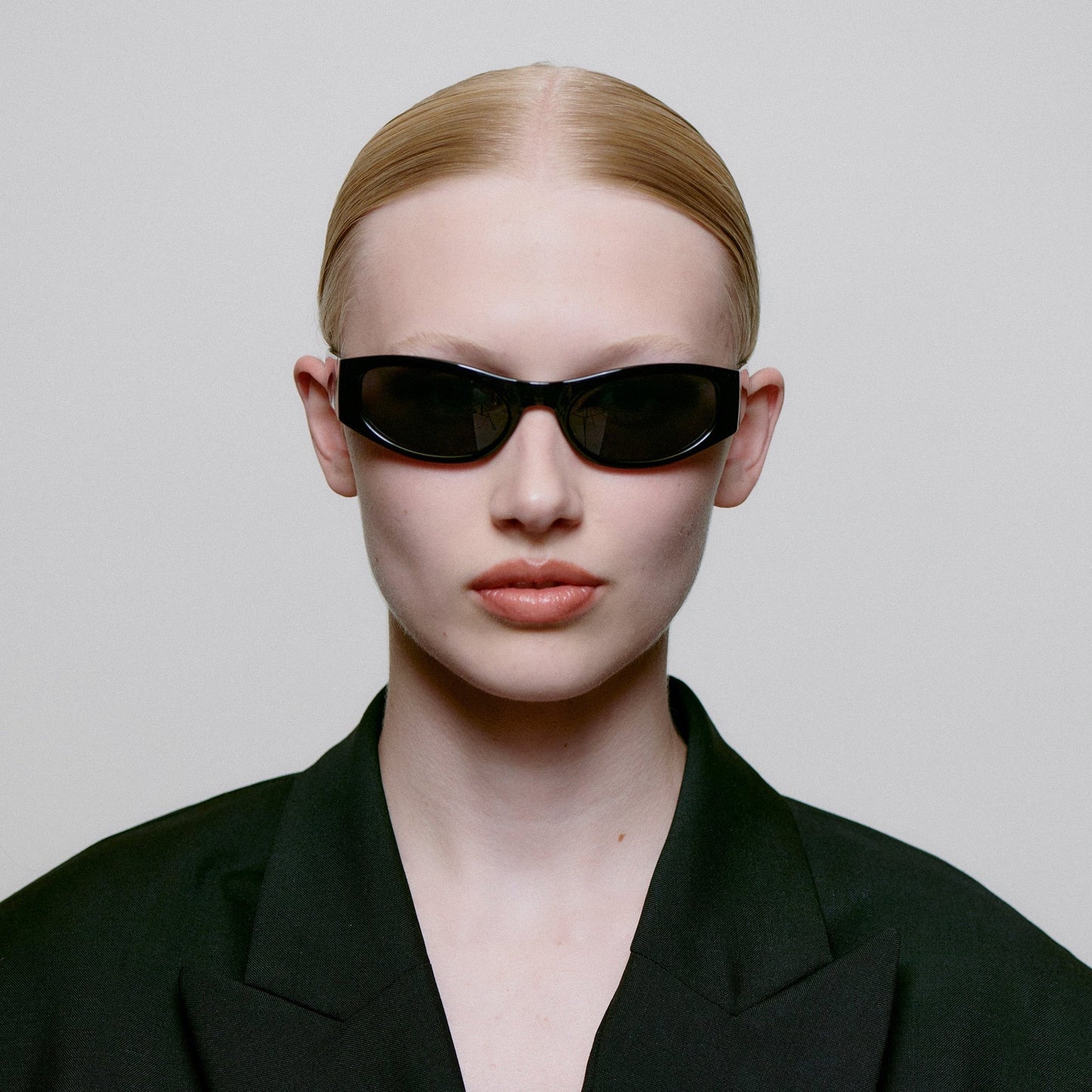 A.KJÆRBEDE GUST Sporty Cat-Eye Sunglasses l Black