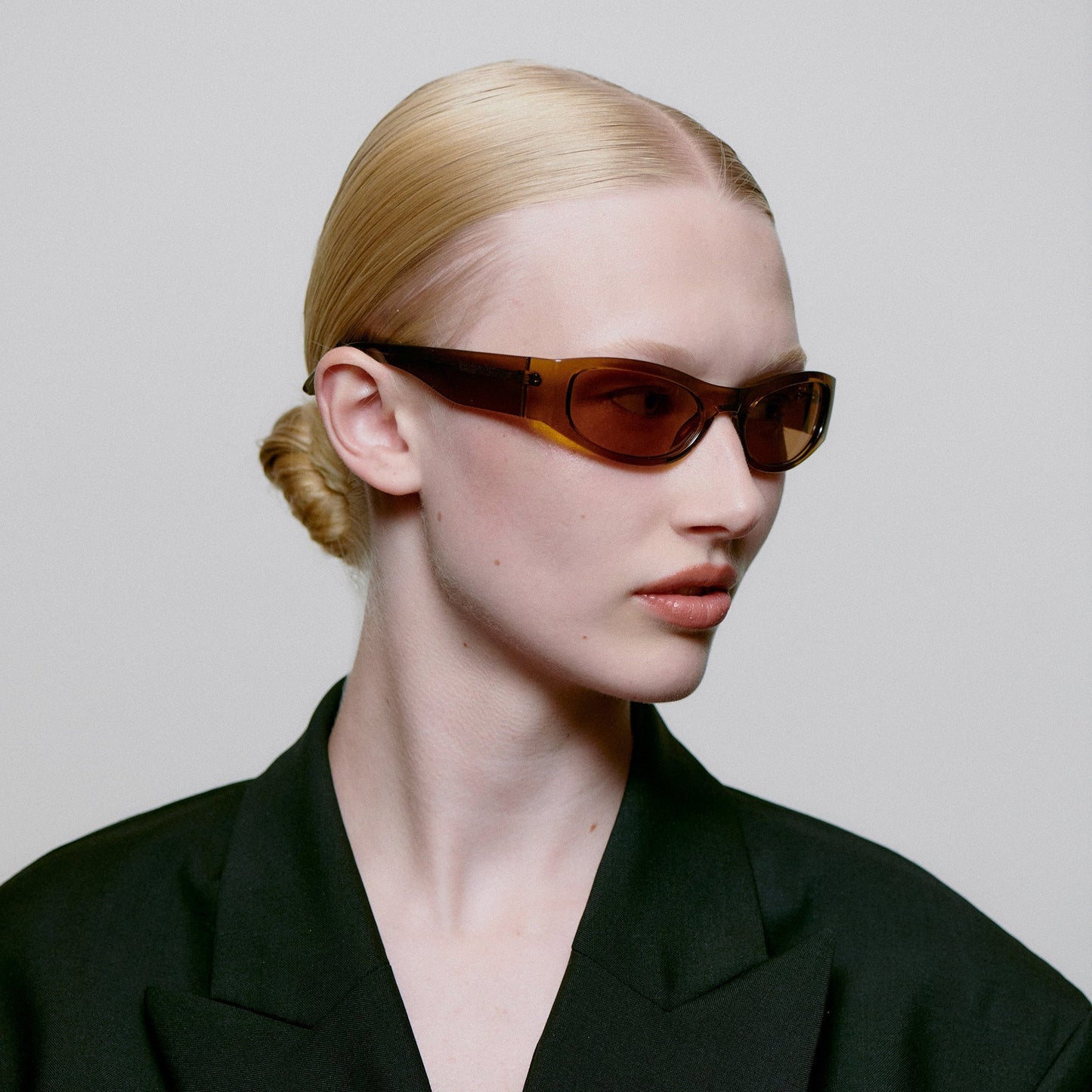 A.KJÆRBEDE GUST Sporty Cat-Eye Sunglasses l Smoke Transparent