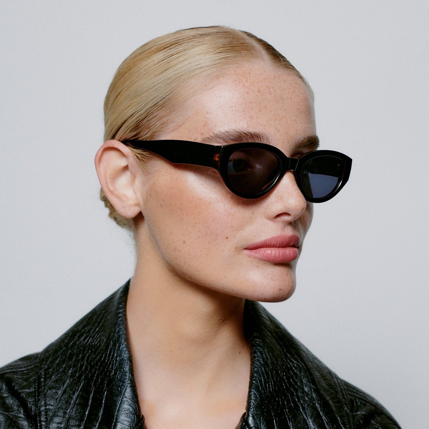 A.KJÆRBEDE WINNIE Sunglasses l Black