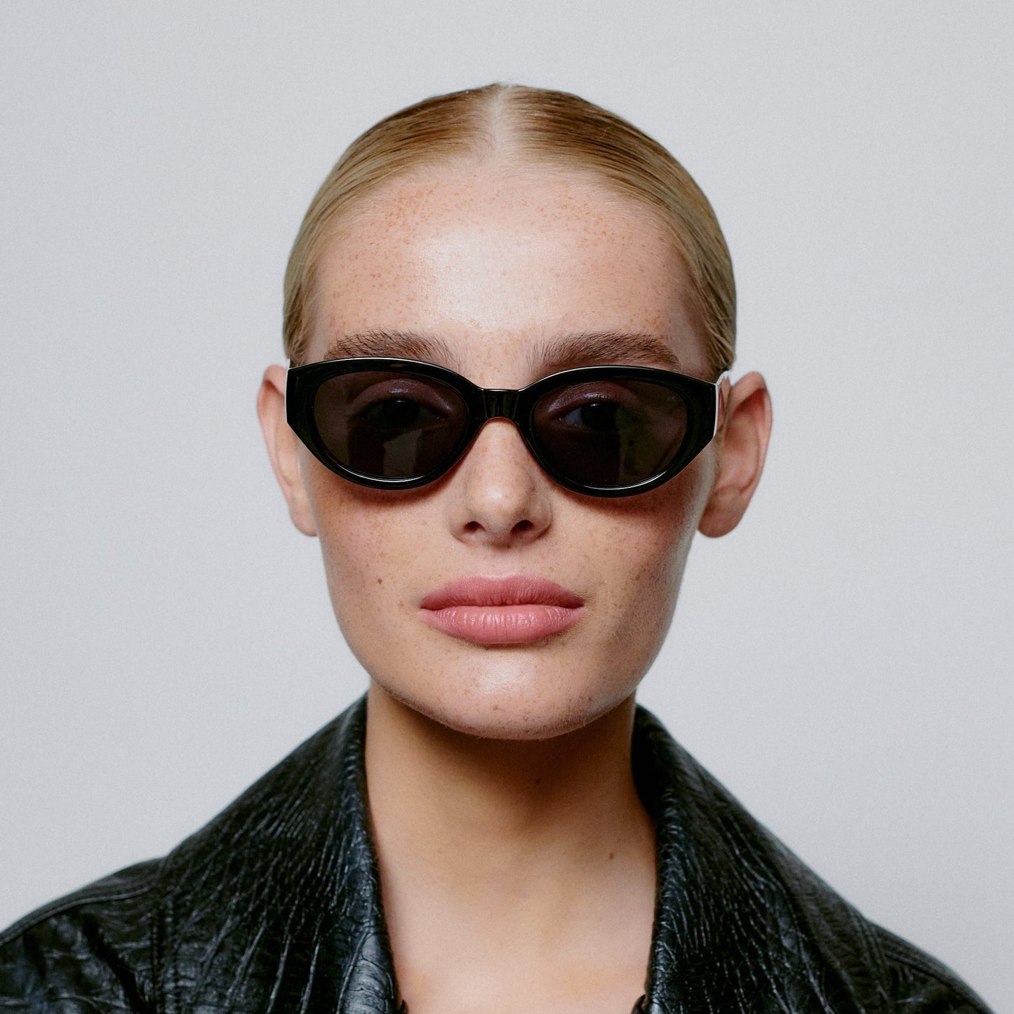 A.KJÆRBEDE WINNIE Sunglasses l Black