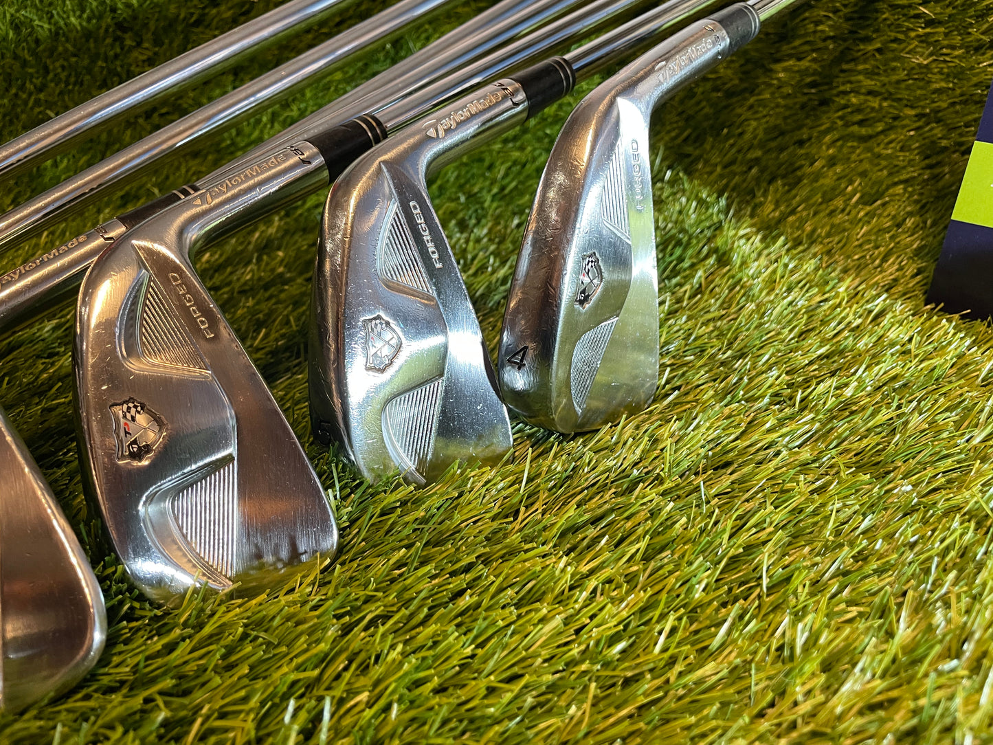 TAYLORMADE TOUR PREFERRED STUNNING IRONS 4-PW RIFLE 6.0 STIFF FLEX SHAFTS- FITTED WITH LAMKIN GRIPS