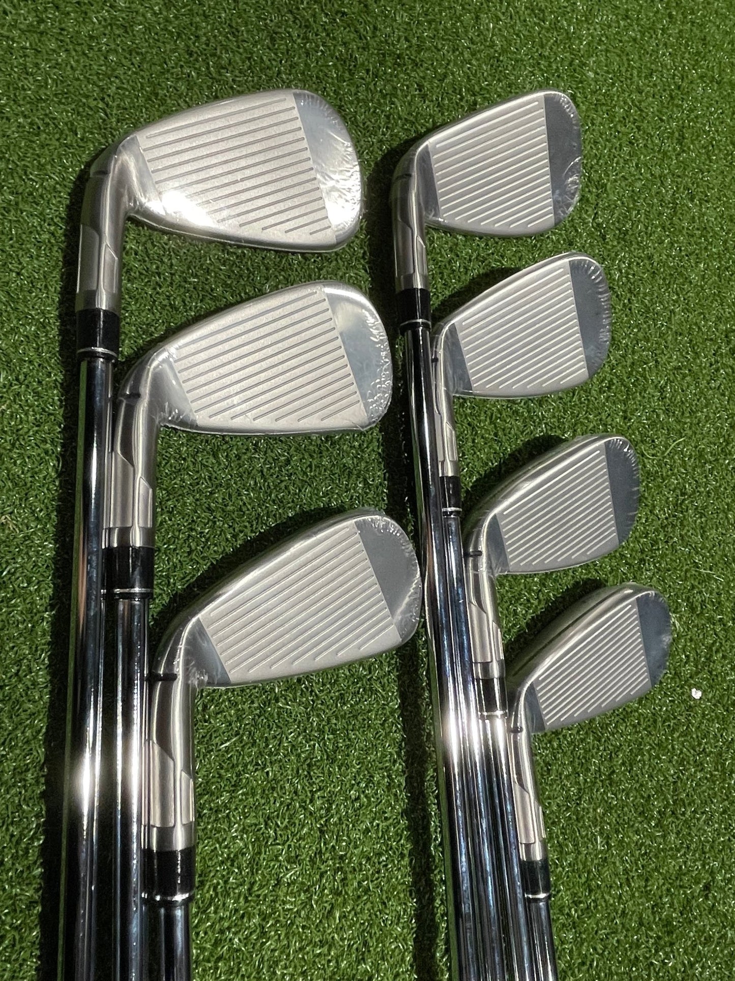 Taylormade Stealth Stunning Irons KBS 85 Reg Flex 4-PW - Golf Store UK